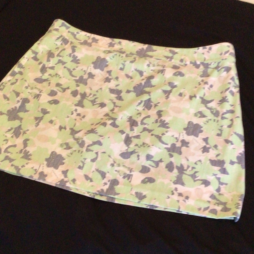 Izod - Camo Print Women’s Golf Skort